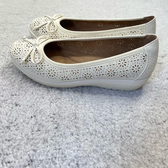 Women's White Mountain Off White Surprise Ballet Flat Shoes Size 7.5 M - Picture 6 of 10